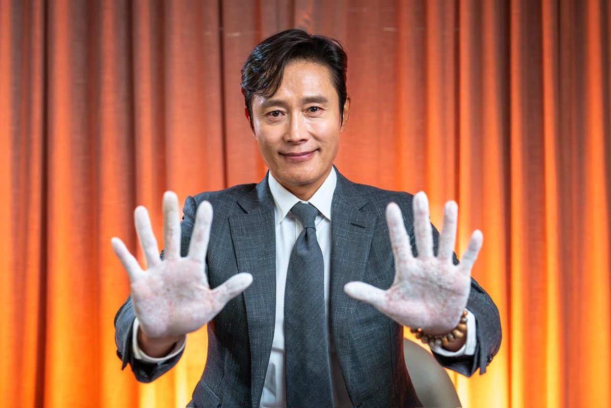 what a difference in the size of their hands! My goodness! 😩🩷✨🖤

#inhun #001x456 #LeejungLee #leebyunghun
