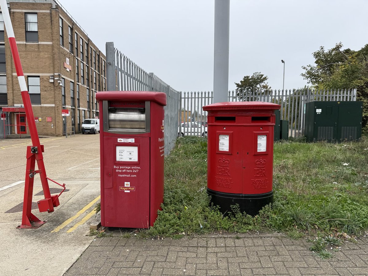 McindoeSue's tweet image. #PostboxSaturday
Royal Mail Delivery Office, Bedford
