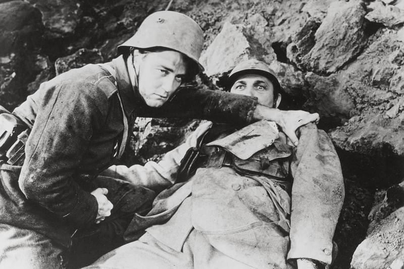 Letsstudyarts's tweet photo. 映画『西部戦線異状なし』観た。1930年版と2022年Netflix版両方面白かった。結末が凄まじい。ほぼいないと思うけど、観たことがない人は2022年版でいいので観てね。 https://t.co/oJVzWZs34y
