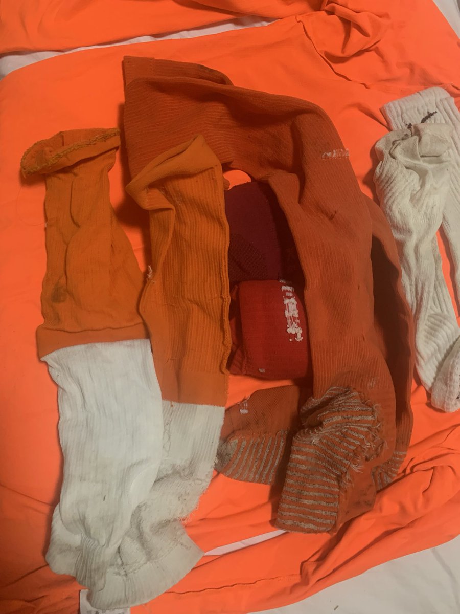 职业哥u15整队球袜，roll一双不过分吧，转帖即可，23号roll