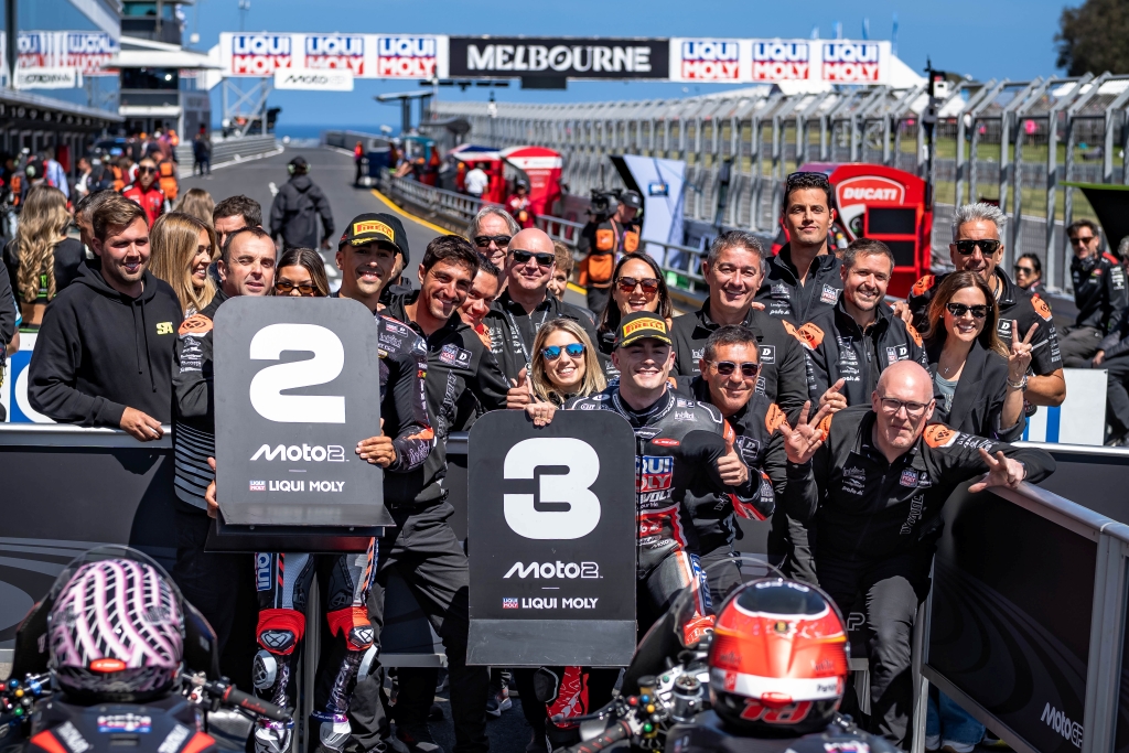 IntactGP's tweet photo. #AustralianGP #Moto2 Qualifying saw a great team success with both our guys conquered a #FrontRowStart 🤩💪

#81 Senna AGIUS in 🅿️2️⃣- 1´29.828 +0.011
@18ManuGonzalez in 🅿️3️⃣ - 1´29.893 +0.076

#LIQUIMOLY  #Dynavlt  #IntactGP  ready to rock @PICircuit on Sunday ✊ https://t.co/HbxttBMU76