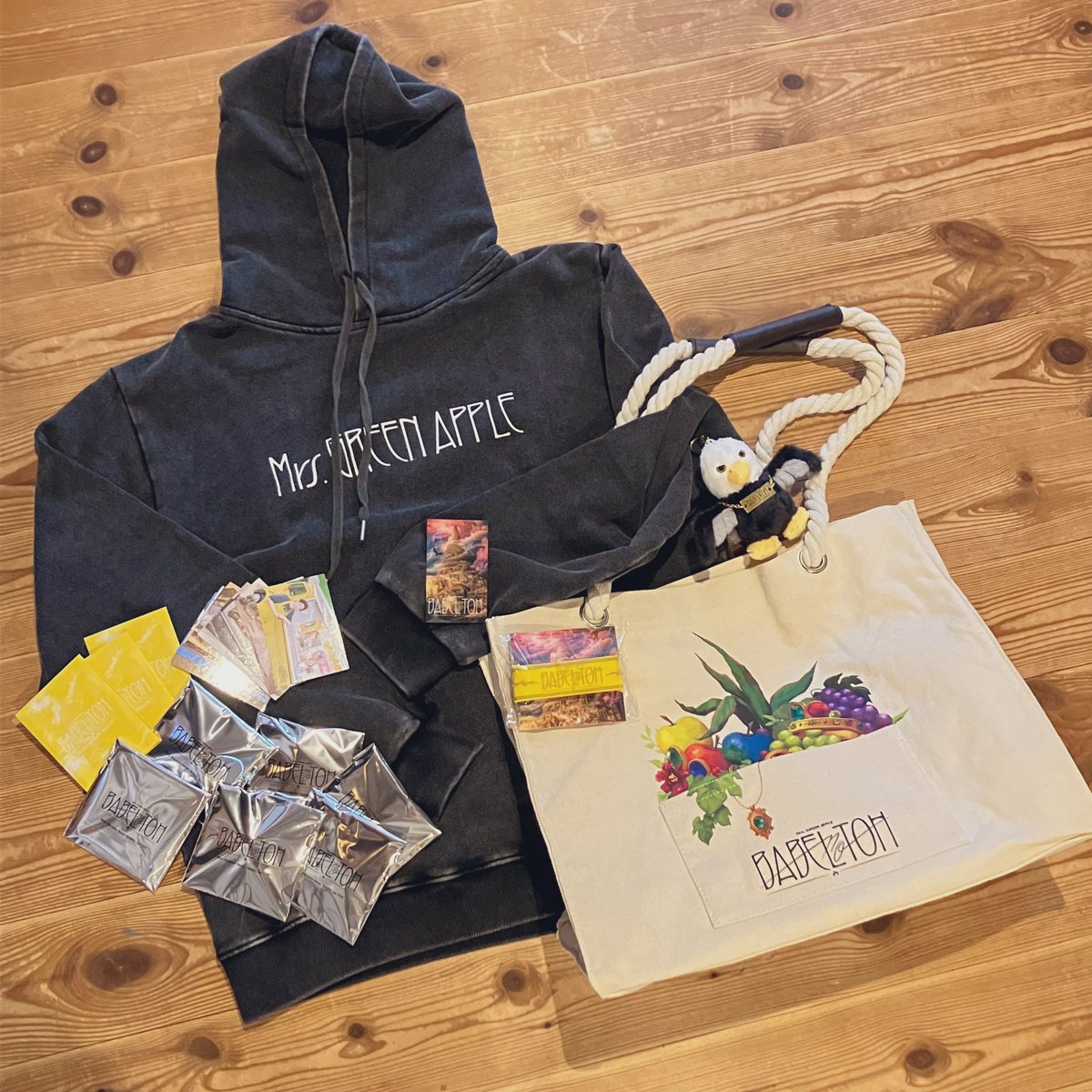 ミセスさんのライブグッズ届いたぁぁぁ🦅✨パーカーのヴィンテージ加工