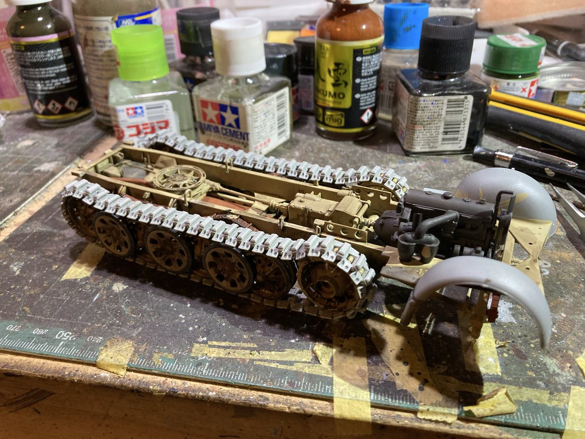 ドラゴン 1/35 SdKfz7/2制作

履帯両方巻けました。さらに虫っぽさが増したな(笑) 組み立てがメンドクサかったぶん、精密感があってなかなかカッコイイ！