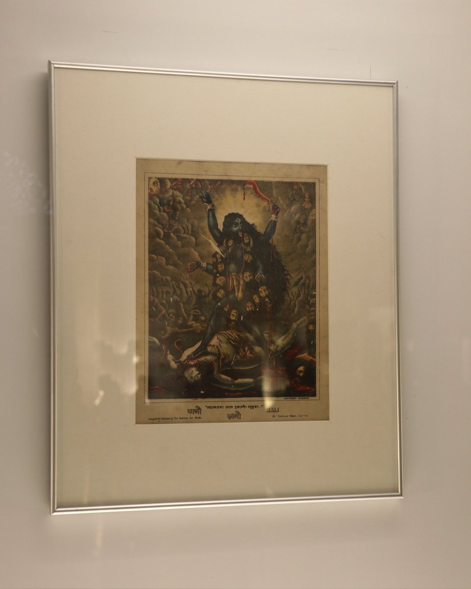 victoriamemkol's tweet image. (1/2) On the auspicious occasion of Diwali and Kali Puja, VMH unveiled the #ObjectsoftheMonth (October 2025) on 17 October 2025— two exquisite lithographic prints, ‘Sri Sri Kali’ by Kansaripara Art Studio and ‘Kali’ by Calcutta Art Studio — at the Central Hall of VMH.