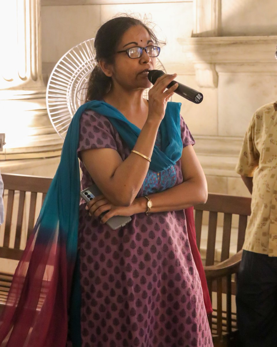 victoriamemkol's tweet image. (1/2) On the auspicious occasion of Diwali and Kali Puja, VMH unveiled the #ObjectsoftheMonth (October 2025) on 17 October 2025— two exquisite lithographic prints, ‘Sri Sri Kali’ by Kansaripara Art Studio and ‘Kali’ by Calcutta Art Studio — at the Central Hall of VMH.