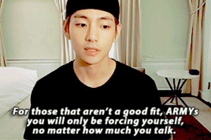 KTH_UK's tweet image. When Taehyung helped an introverted fan who had difficulty making friends because she couldn’t talk to other people.This is one of the many reasons why all can relate so much to Taehyung.He is always so real & kind
#HeartofTaehyung
#KimTaehyung
#BTSV
#뷔 #방탄소년단뷔 #김태형