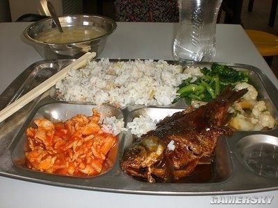 これをやるとまた負け惜しみ軍団が湧いてきそうだが、せっかくだから貼りましょう😁
順に韓国、台湾、中国の学校給食。未来を背負う子達の成長に金を賭けたくない政府によって貧相な給食をあてがわれているどこかの国の子達に食べさせてあげたい‼️