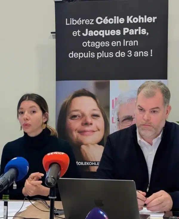 Otages en Iran, Cécile Kohler est désormais condamnée à 20 ans de réclusion, Jacques à 17 ans, tous deux sont dans un état de souffrance qui fait craindre le pire cafepedagogique.net/2025/10/18/cec…