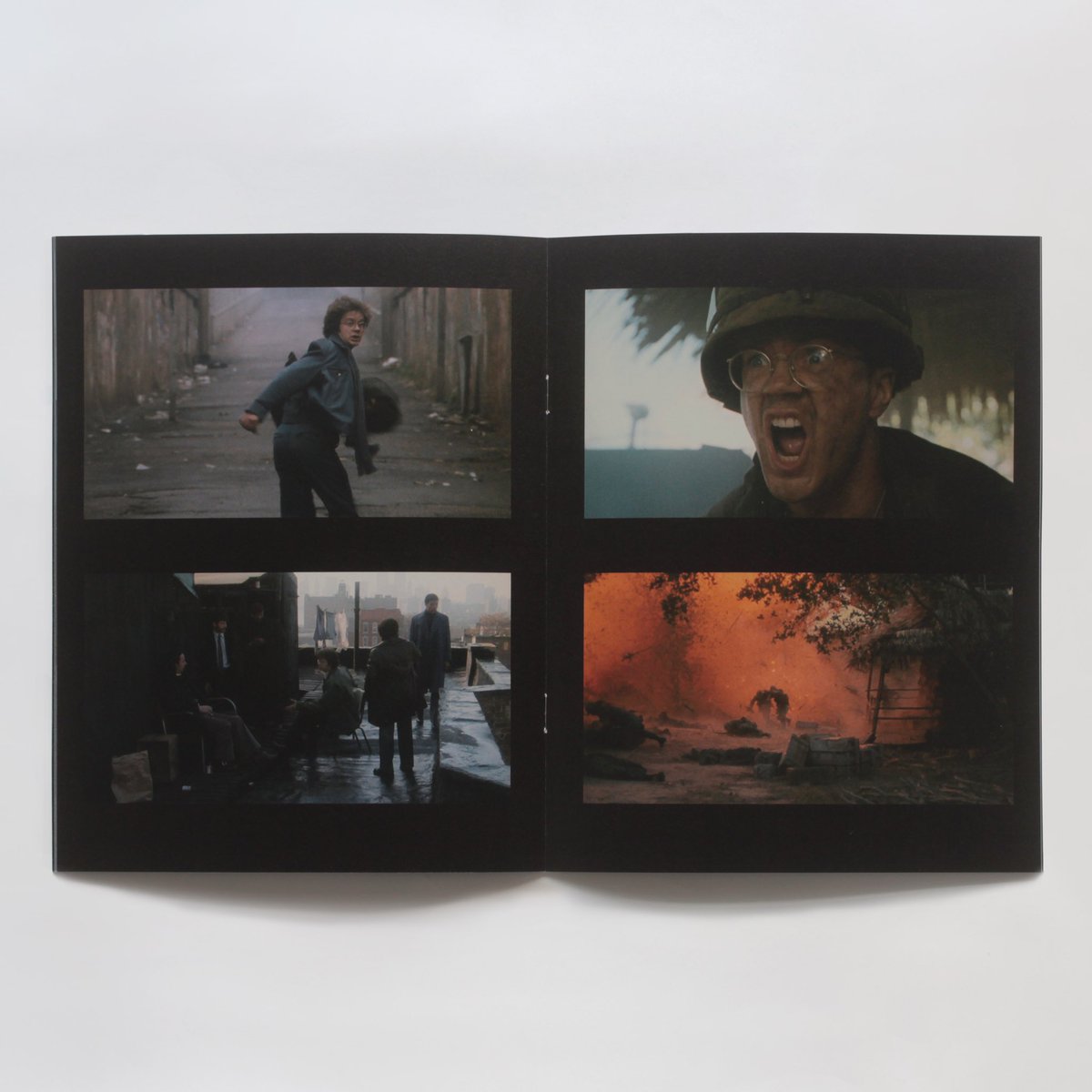 現在公開中の『ジェイコブス・ラダー(4Kレストア)』のパンフレットをデザインしました。
レビューは高橋ヨシキさん、奈々村久生さん、近藤亮太さん。本編共々パンフレットも是非楽しんで下さい。

#jacobsladder #ジェイコブスラダー