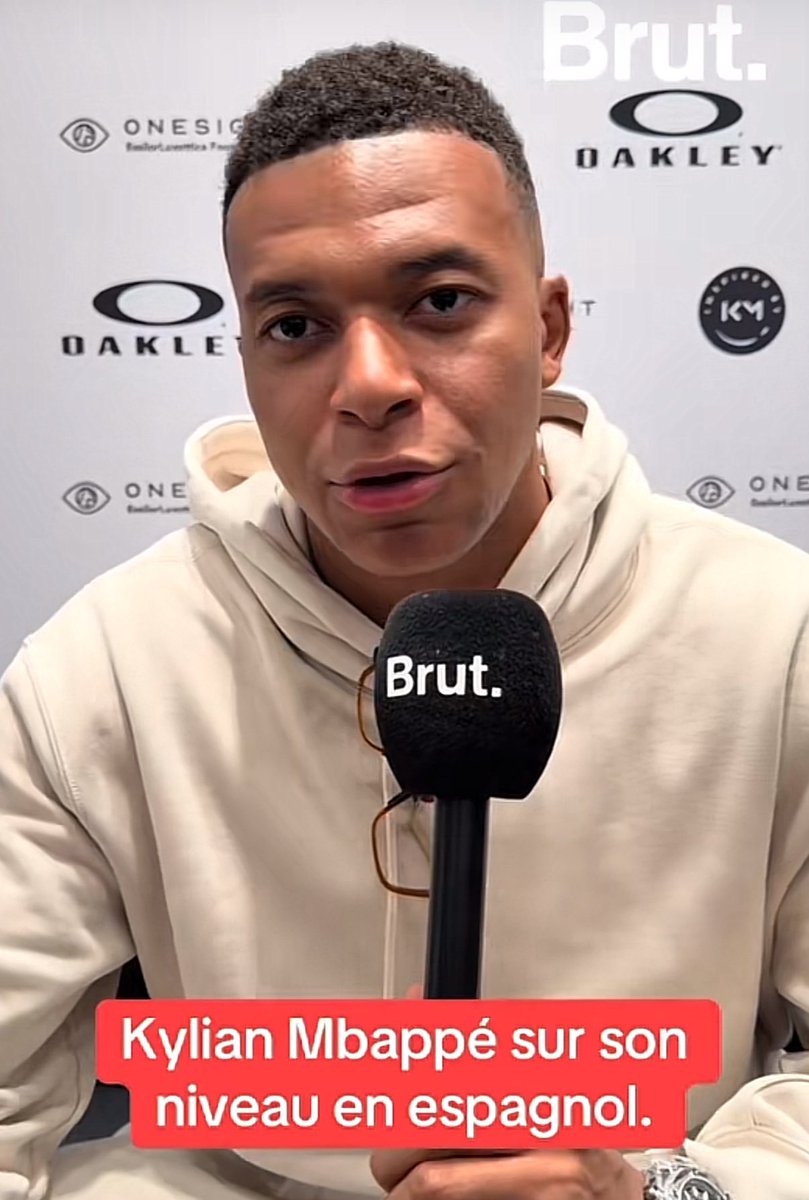 _BeFootball's tweet image. 🚨 Pour Kylian Mbappé 🇫🇷, parler l’espagnol en Espagne est juste une marque de 𝗥𝗘𝗦𝗣𝗘𝗖𝗧 🗣️🇪🇸 :

« 𝗝𝗲 𝗽𝗲𝗻𝘀𝗲 𝗾𝘂𝗲 𝗰’𝗲𝘀𝘁 𝘂𝗻𝗲 𝗺𝗮𝗿𝗾𝘂𝗲 𝗱𝗲 𝗿𝗲𝘀𝗽𝗲𝗰𝘁 𝗾𝘂𝗮𝗻𝗱 𝘁𝘂 𝗮𝗿𝗿𝗶𝘃𝗲𝘀 𝗾𝘂𝗲𝗹𝗾𝘂𝗲 𝗽𝗮𝗿𝘁 𝗱𝗲 𝗽𝗮𝗿𝗹𝗲𝗿 𝗹𝗮 𝗹𝗮𝗻𝗴𝘂𝗲 𝗱𝘂…