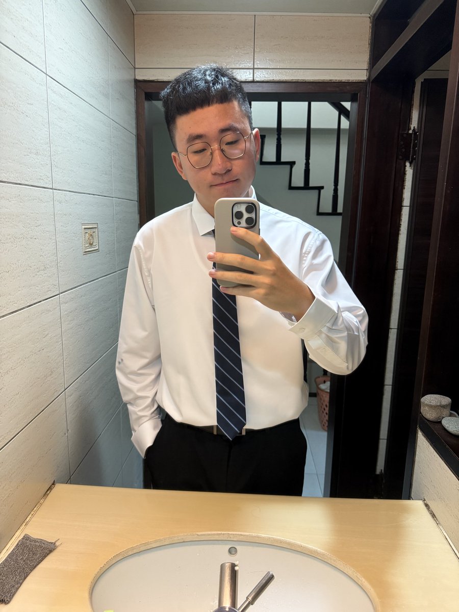 非常稀少的正裝time🤔