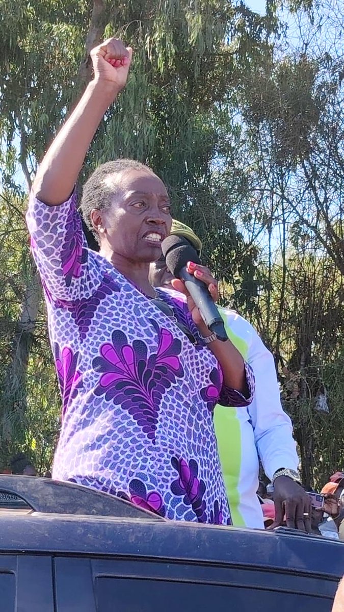 Truepastoralist's tweet image. Dear Martha Karua @MarthaKarua you still owe Kenyans an explanation. 

Why did you swear in Kibaki at night?

Before Raila Odinga is laid to rest tomorrow, you owe his supporters an apology for stealing their victory in 2007.

And you owe the victims of the 2007–2008…