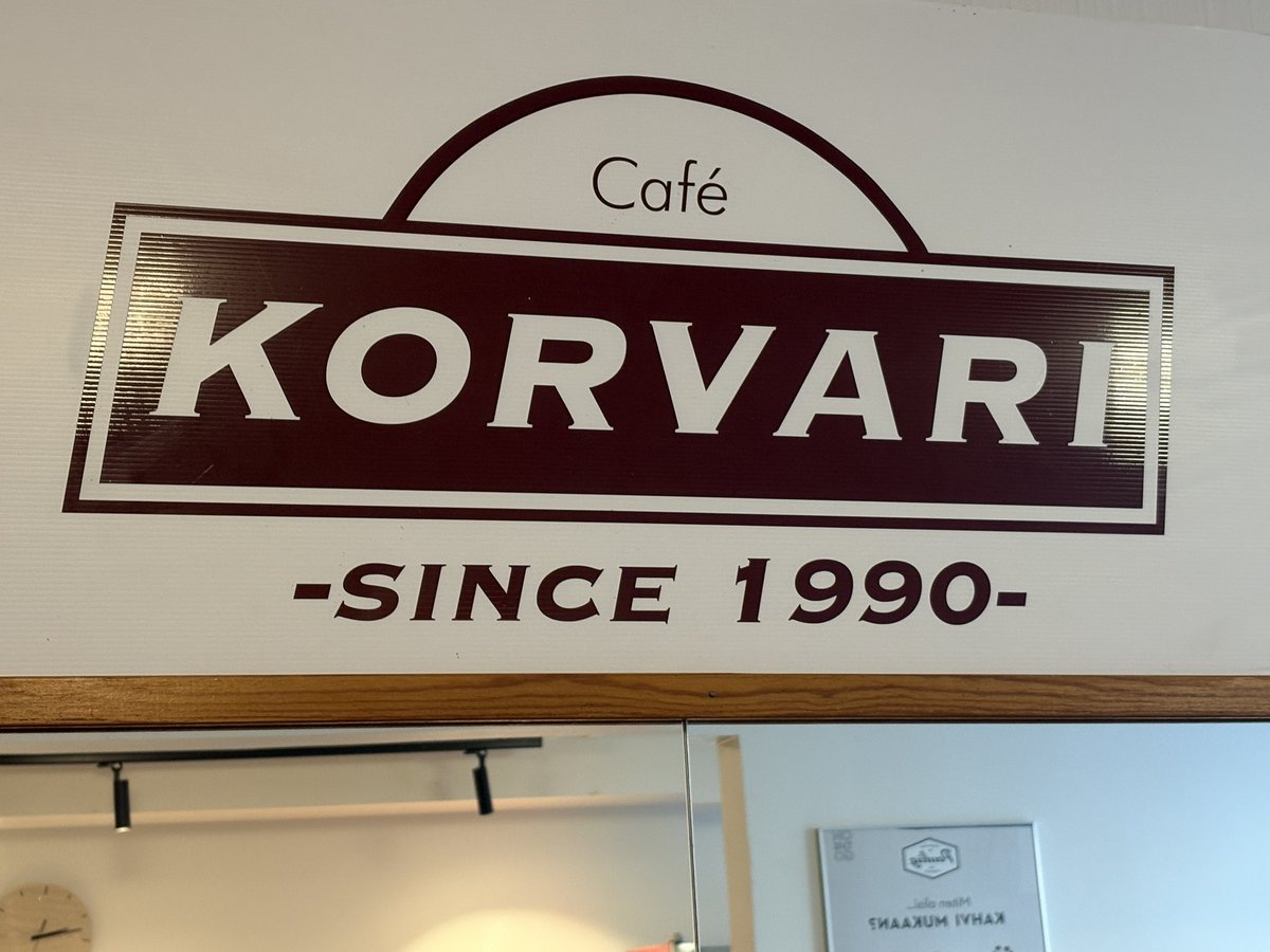サーモンスープで締めたつもりでしたがシナモンロールを食べてないことに気づき老舗カフェKorvariへ。カウリスマキ映画のロケ地です。ふわふわシナモンロールが美味！☕️
これで旅レポ終わります。また次回お楽しみにしてください！
#旅レポ #フィンランド #ヘルシンキ