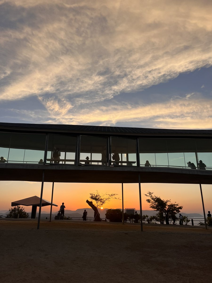 夕焼けの遠景 昨日、中の人が撮影したやしまーると夕焼け。この写真を見た方から