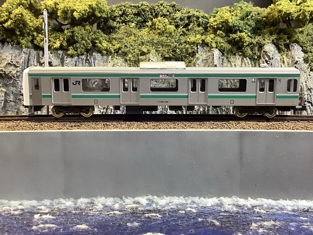 FunModel1's tweet image. E501が巷で賑やか🤔
オペで手が動かせないので過去作UPします🏥
TOMIX初代品ジャンク品のフル編レストア&ディテールアップです🤗
白色パーツは全部黄変💦
アンテナ引込線増設、M車屋根上色分け、白パーツや前面FRP塗り直し🛠️
#常磐線 #E501 #TOMIX