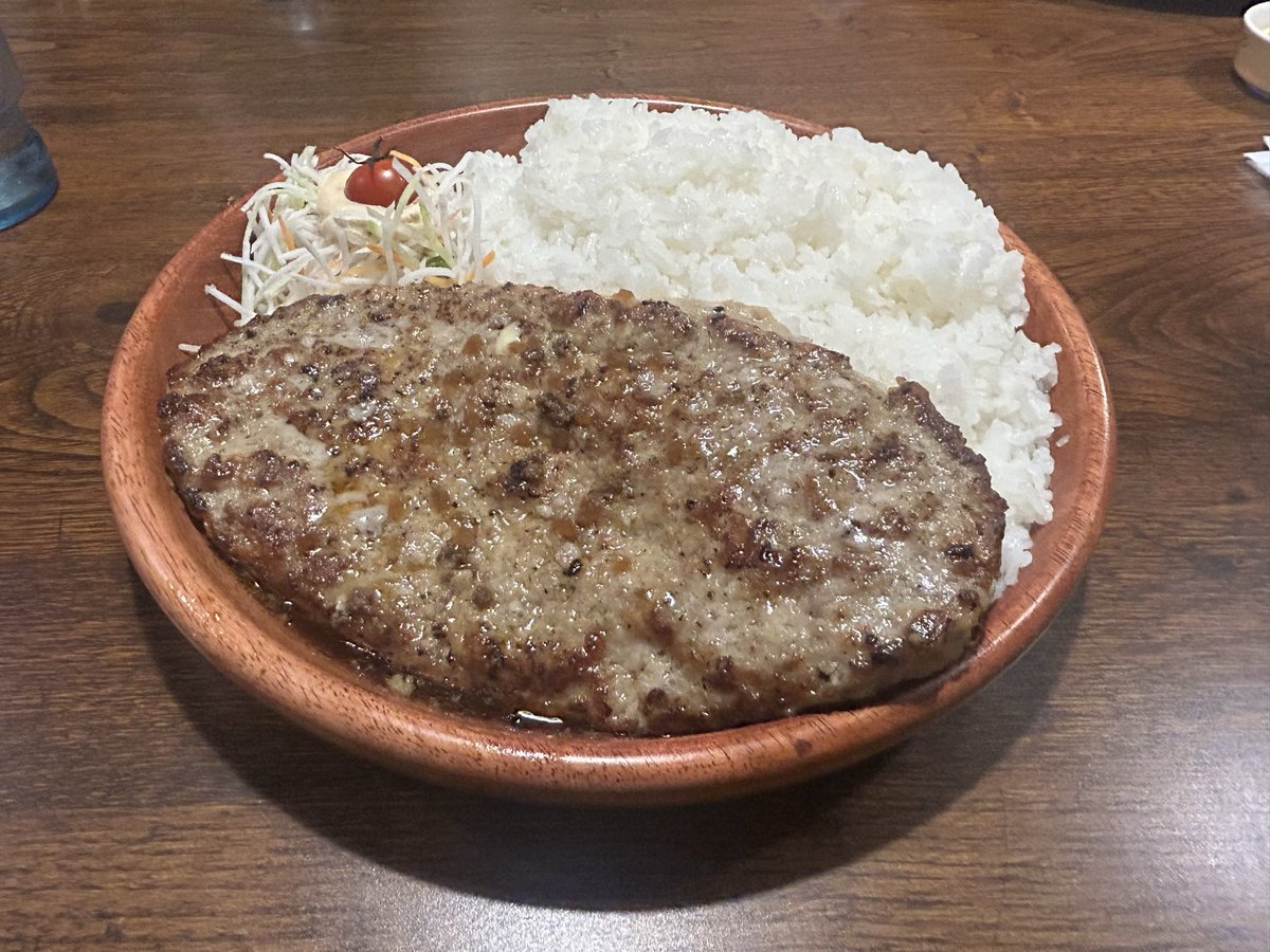 仕事（試験）終了！
家族と合流して遅めのお昼ご飯！
びっくりドンキーのガリバーバーグとガリバーライス₍₍ ◝(•̀ㅂ•́)◟ ⁾⁾
さすがのボリュームだ…( *´꒫`)