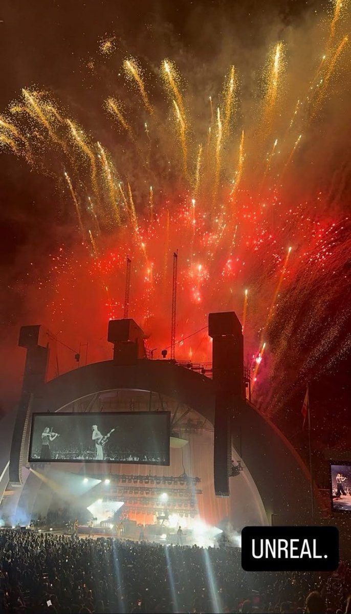 The show ended with massive fireworks 🥹🥹🥹🥹

#OnTheRoadAgainLA