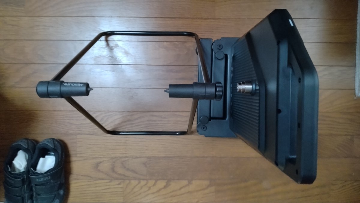 Kakei_U_tea5's tweet image. スマートトレーナーなのに、脚をたたむとA型スタンドと同等の床面積になるのは何らかの祟りが起きるのでは…？　＃CYCPLUS