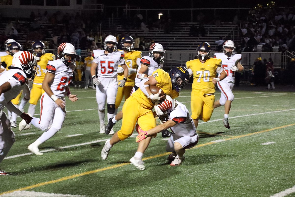 In the blink of an eye, Streetsboro took control of Friday's 38-6 win over Field with an absolutely dominating third quarter that showcased four explosive touchdowns.

Game story: portagesports.com/high-school-fo…

Photos: Paisley Nader/Portage Sports
