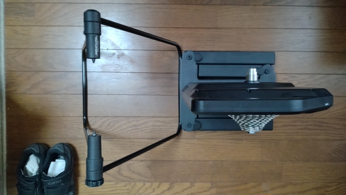 Kakei_U_tea5's tweet image. スマートトレーナーなのに、脚をたたむとA型スタンドと同等の床面積になるのは何らかの祟りが起きるのでは…？　＃CYCPLUS