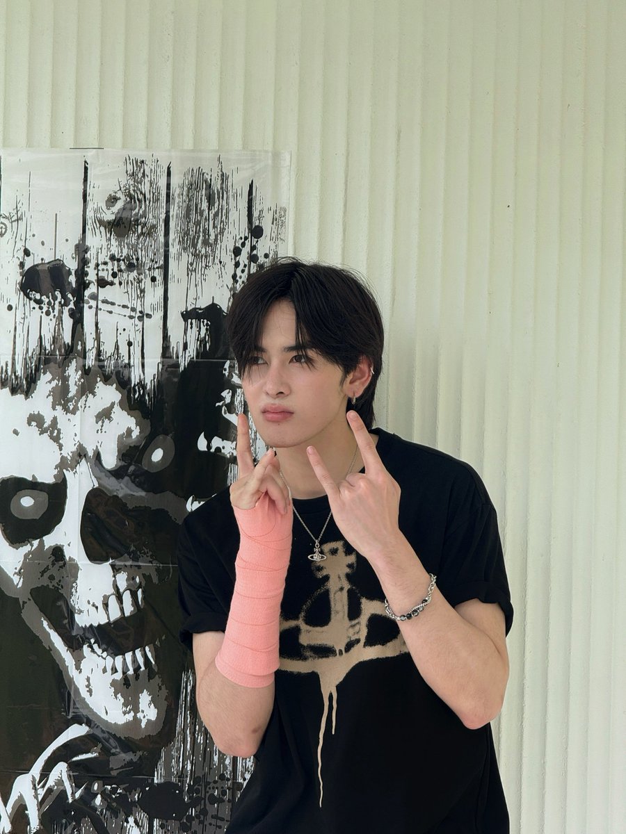 seoigmin's tweet photo. Soft Rebel, https://t.co/KVf8NsrN6w