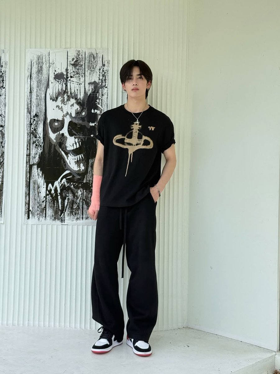 seoigmin's tweet photo. Some say trouble follows me, but I think I just make it look good. Maybe it’s the shirt, maybe it’s the attitude, or maybe you’re just staring a little too long. https://t.co/6U78hPSpKh