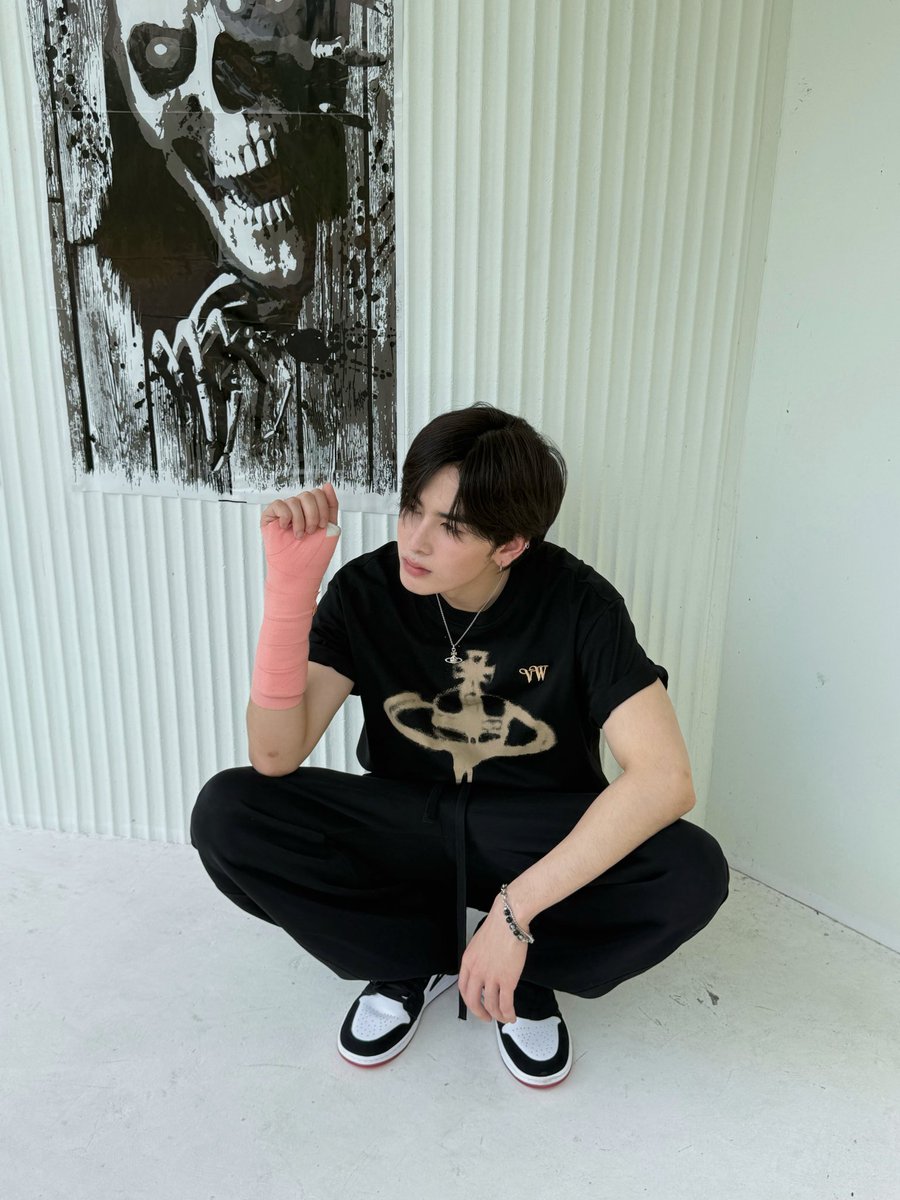 seoigmin's tweet photo. Some say trouble follows me, but I think I just make it look good. Maybe it’s the shirt, maybe it’s the attitude, or maybe you’re just staring a little too long. https://t.co/6U78hPSpKh