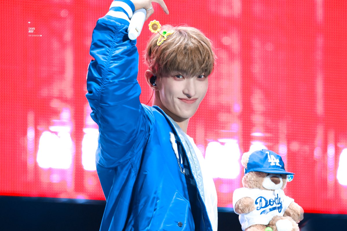 DawnKiss97218's tweet photo. 251017 SEVENTEEN WORLD TOUR [NEW_] IN Los Angeles Day 2HD
🌻
#SEVENTEEN #DK #도겸 
#이석민 #ドギョム https://t.co/ksRuBjbAMF