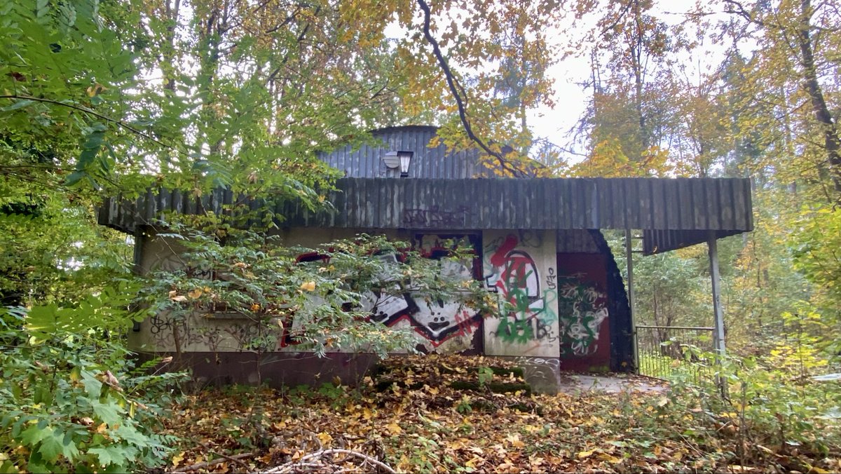 schoene_jens's tweet image. Spuren der #DDR in #Brandenburg (und Kindheitserinnerung).
Worum aber handelt es sich hier eigentlich?