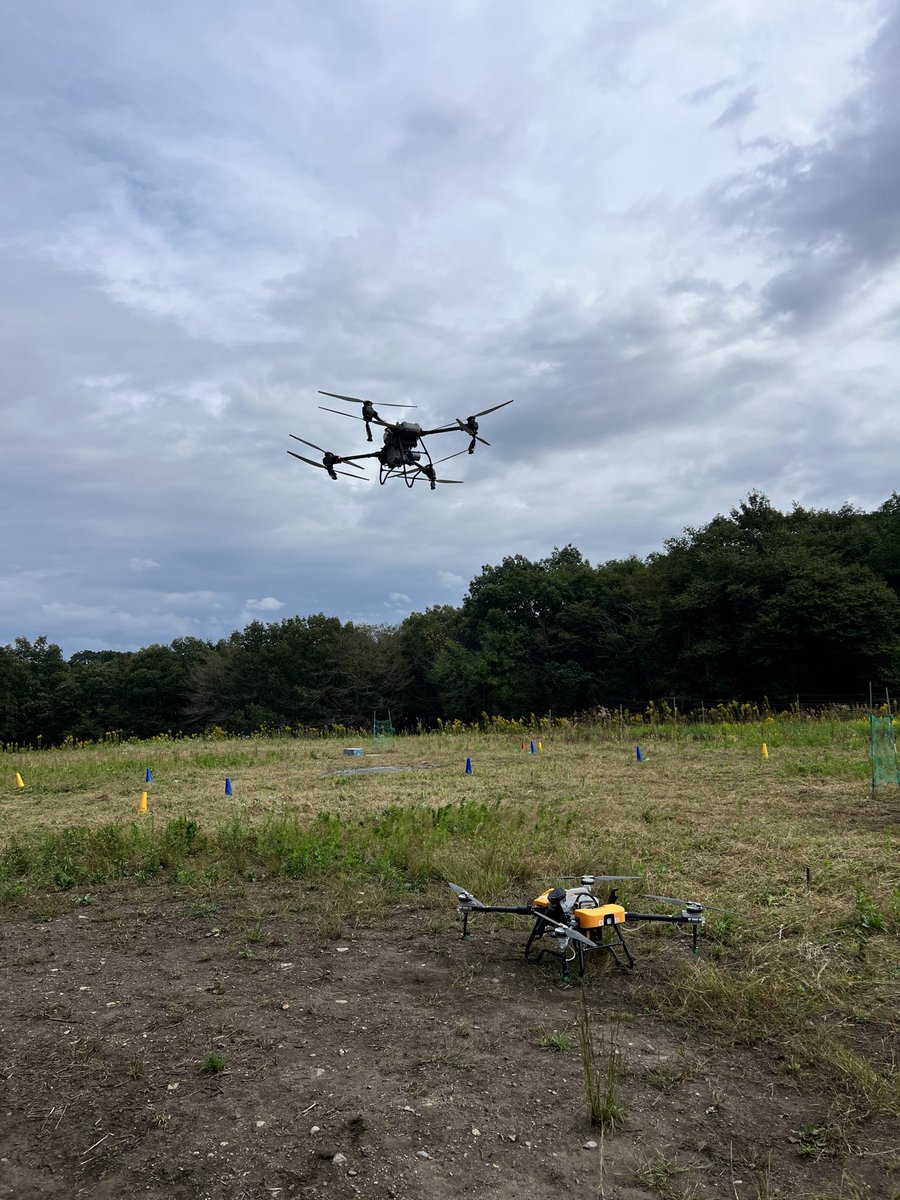 demmy777's tweet photo. 大型と目視外の限定解除の講習に行ったついでに、マゼックスの飛助10とDJIのT50のデモ機を見せてもらった…
飛助10欲しくなってきたな…意外と安いし(高いけど)
#mazex
#DJI https://t.co/YUYNmDIGK1