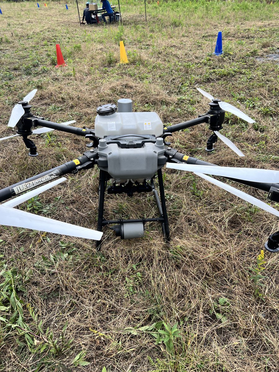 demmy777's tweet photo. 大型と目視外の限定解除の講習に行ったついでに、マゼックスの飛助10とDJIのT50のデモ機を見せてもらった…
飛助10欲しくなってきたな…意外と安いし(高いけど)
#mazex
#DJI https://t.co/YUYNmDIGK1