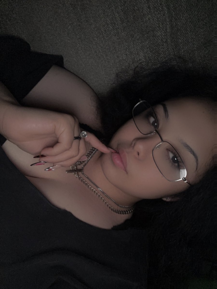 KneelDownToLux's tweet image. tell me your deepest desires my sweet lil things.