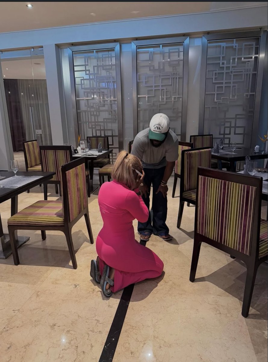 _tobyblush's tweet image. Philanthropist King Mitchy bows down to Seyi Tinubu for always supporting her charity work.