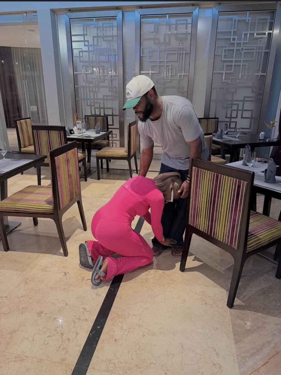 _tobyblush's tweet image. Philanthropist King Mitchy bows down to Seyi Tinubu for always supporting her charity work.