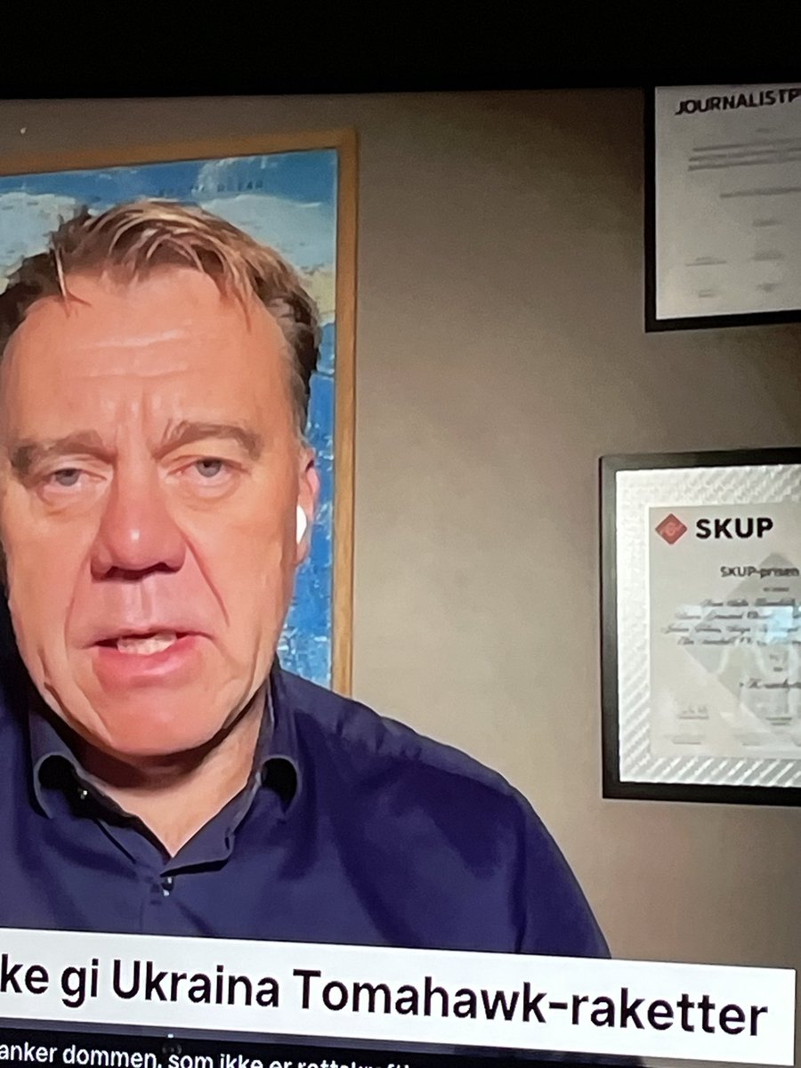 Kan vi filme intervjuet ved siden av mine innrammede journalist priser?
#snikskryt