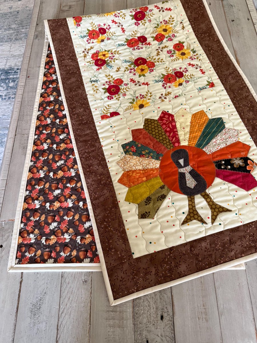 angelhw1956's tweet image. Quilted and Appliqued Let’s Talk Turkey Thanksgiving Table Runner tuppu.net/876b0c24 #Etsy #TeaTimeQuiltsnMore #TableLinens