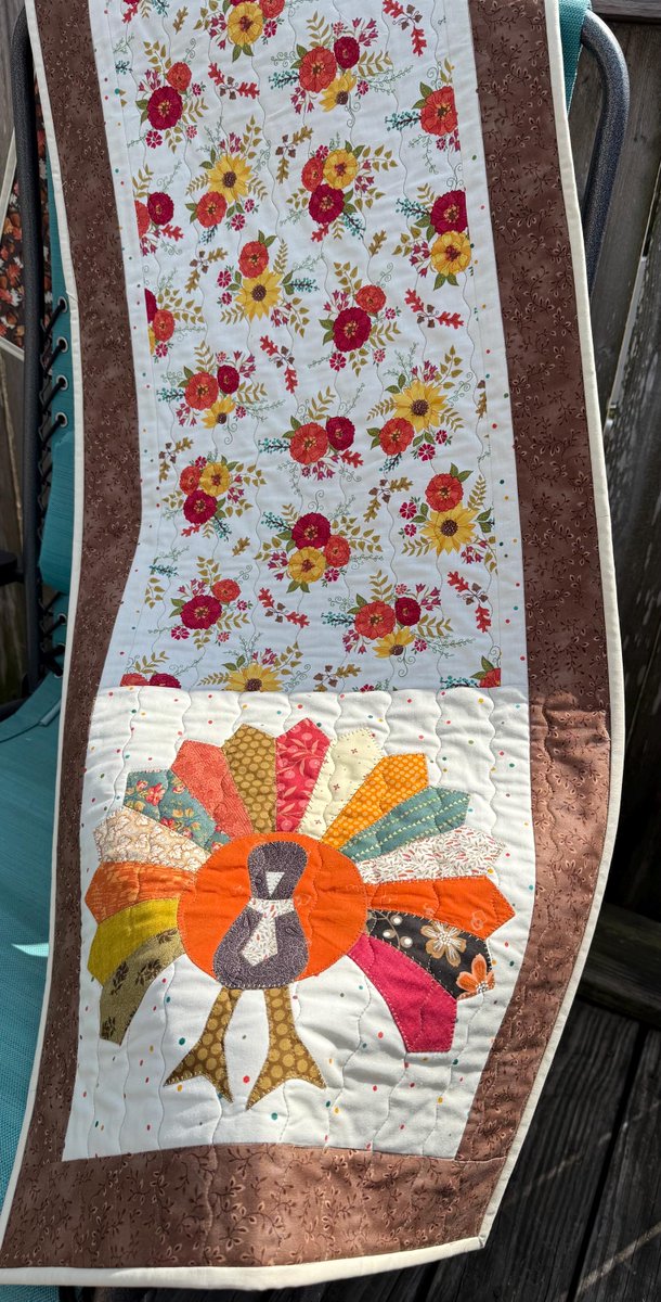 angelhw1956's tweet image. Quilted and Appliqued Let’s Talk Turkey Thanksgiving Table Runner tuppu.net/876b0c24 #Etsy #TeaTimeQuiltsnMore #TableLinens