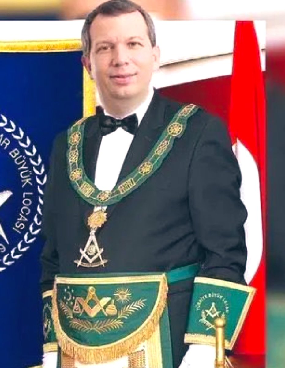 Remzi Sanver’in 1970’te doğduğunu..

Sözde Akademisyen ve ekonomist olduğunu.. 

Galatasaray Lisesi mezunu olduğunu..
 
Boğaziçi Üniversitesi Endüstri Mühendisliği bölümünden lisans ardından aynı üniversitede iktisat alanında yüksek lisans ve doktora yaptığını.. 

2006'da