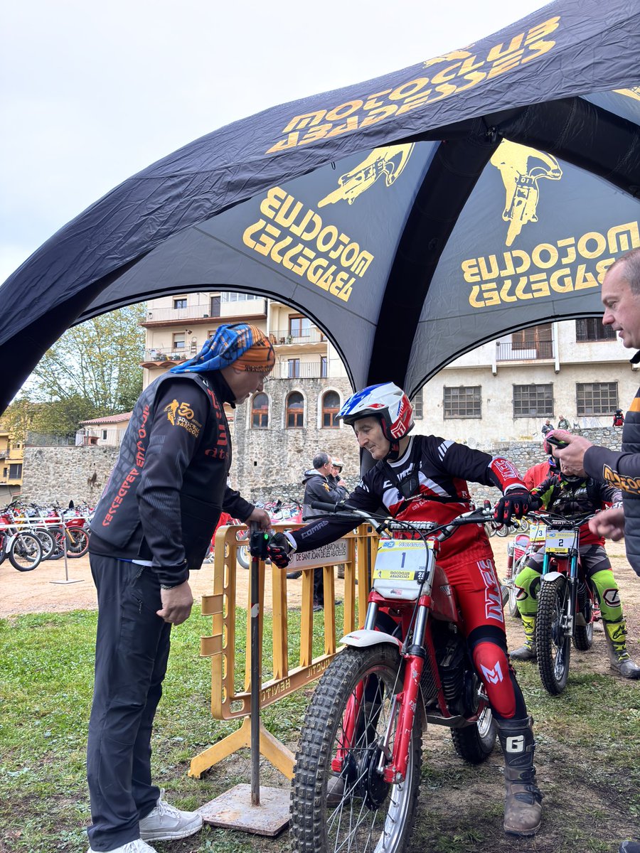 MC_Abadesses's tweet image. ✅El primer pilot ja ha pres la sortida. Molta sort a tots, gas als #2dtsc2025 ✊💨

#2dtsc2025 #clàssiques #motor #trial #stjoanab #somtrial #santigosa