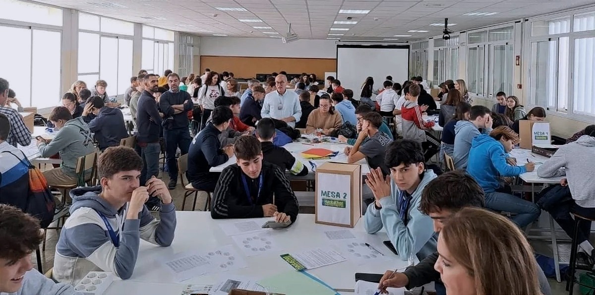 🚀 La Junta activa un ciclo de competiciones que recorrerá #Andalucía para retar a estudiantes con vocación emprendedora.

👩‍🦱🧑‍🦰 Alrededor de 800 alumnos participarán en estos #hackathones de Andalucía Emprende hasta el 30 de octubre.

🔗 lajunta.es/602tl