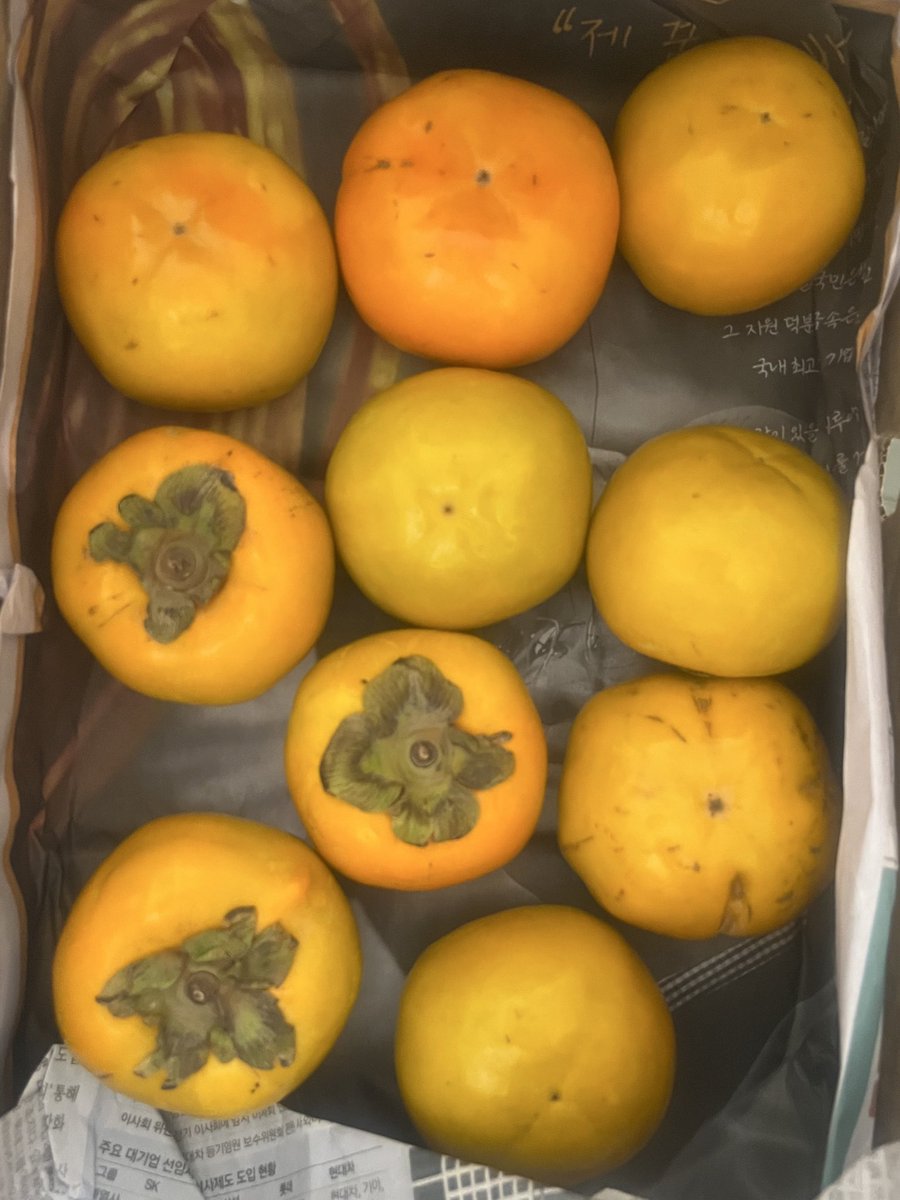 พลับลูกใหญ่มากๆ ส่งมาล่องใหญ่เลยแต่น้องยังโอเคอยู่ค่ะ อร่อยๆ <a href="/1004cargo/">พรีเกาหลี PRE-ORDER ×0.027 🇰🇷 ฝากโอนเกาหลีได้</a> #แกะกล่องคาร์โก้1004