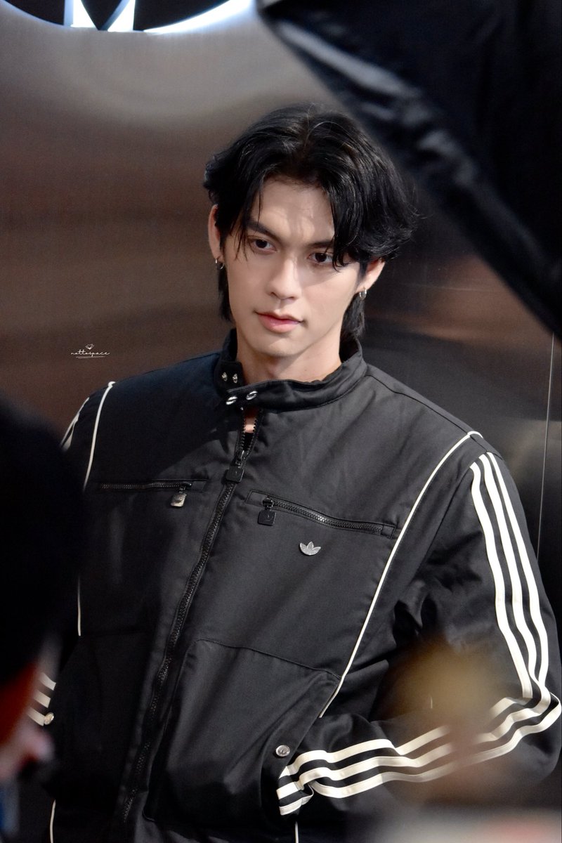 ช่วยด้วยยยย หล่อมากกกก 😭

BRIGHT With adidas Style 
  
#adidasxBRIGHT
<a href="/bbrightvc/">bright</a> #bbrightvc