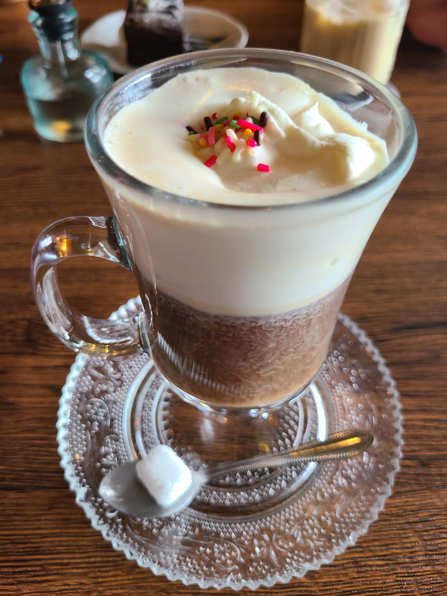 ウィンナーコーヒーページ ウィンナーコーヒー」とは？どんな見た目で、どんな味？｜株式