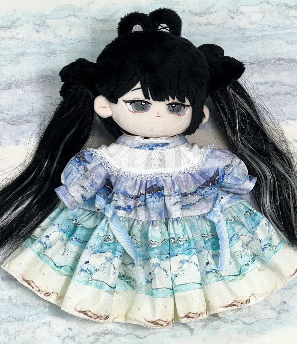 안녕하세요🖤
오랜만에 게시글을 올리네요 전에올린의상은 좀더 고민을 많이해야할듯해서 미루게되었습니다…
대신 다른신상으로 준비중입니다 20롱바사이즈 바다텍스쳐원단의 드레스입니다🌊
곧 다시 찾아오겠습니다🩶🤍