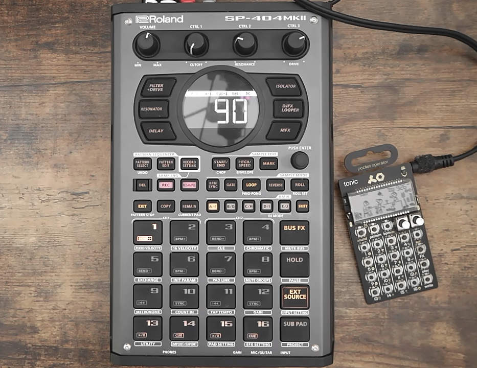 xcmioo's tweet image. Roland SP-404MKII
Works with Anything  –  by Free Beat

&amp;gt; youtube.com/watch?v=0cCG8H…

#sampler #groovebox #workflow