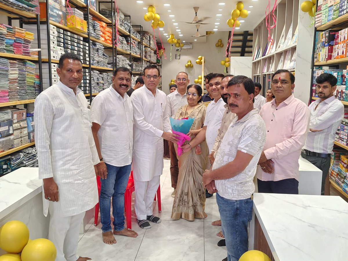 dryogesh_mla's tweet image. आमला के भाजपा कार्यकर्ता श्री हेमंत विक्की गुगनानी के नवीन प्रतिष्ठान के शुभारंभ अवसर पर पहुंचकर शुभकामनाएं प्रेषित की।।