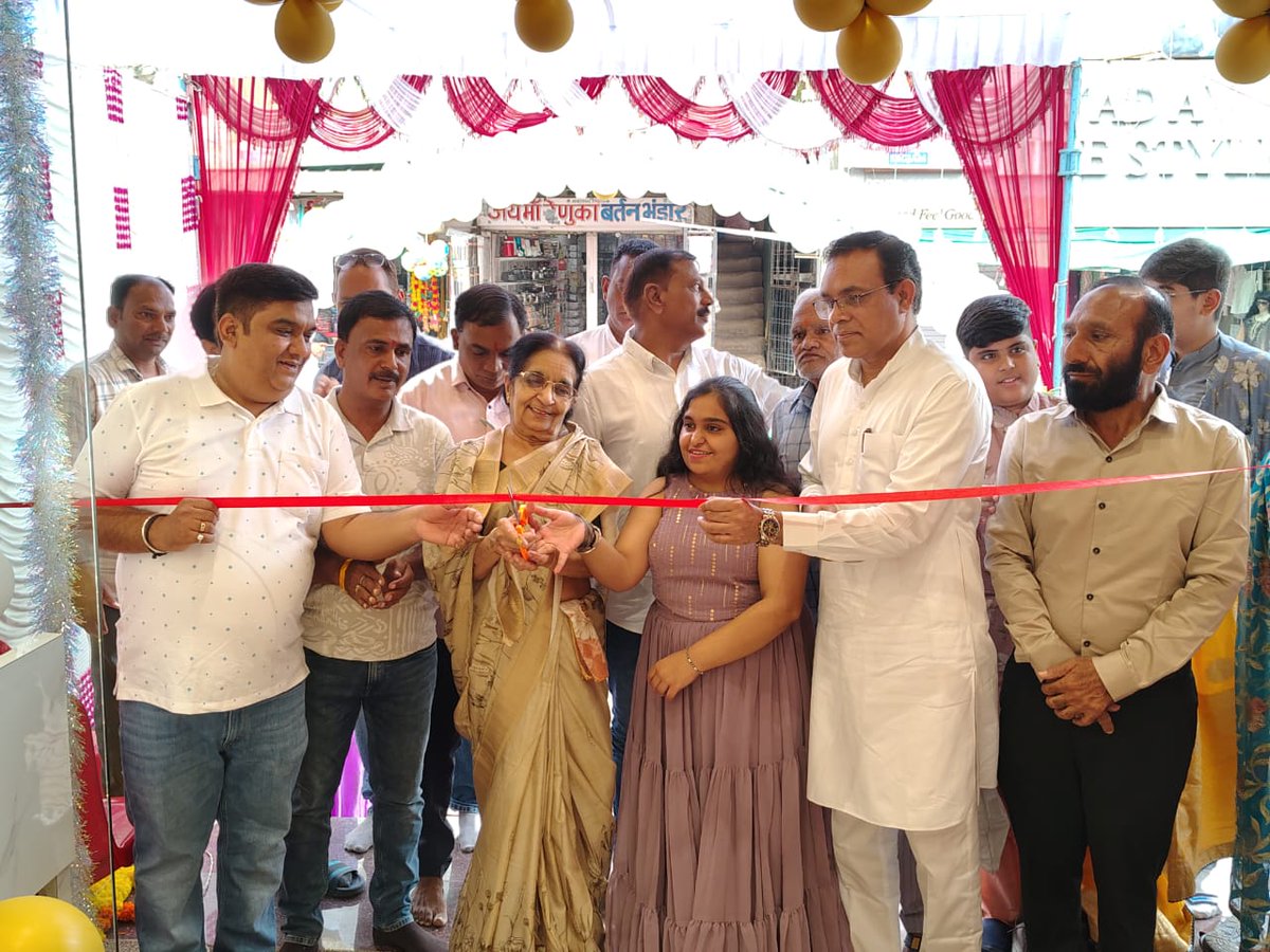 dryogesh_mla's tweet image. आमला के भाजपा कार्यकर्ता श्री हेमंत विक्की गुगनानी के नवीन प्रतिष्ठान के शुभारंभ अवसर पर पहुंचकर शुभकामनाएं प्रेषित की।।