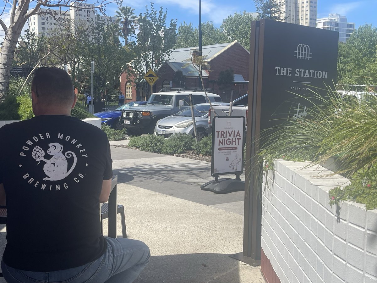 formids's tweet photo. 🐒 🍻 👀 👏 spotted in Perth WA https://t.co/TSccrJJf9i