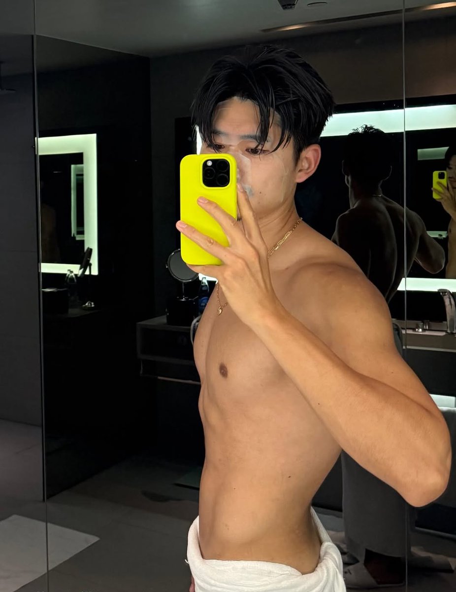 overagasm's tweet image. This will probably be the gayest pic I'll ever send to my girlfriend (I don't have a girlfriend).