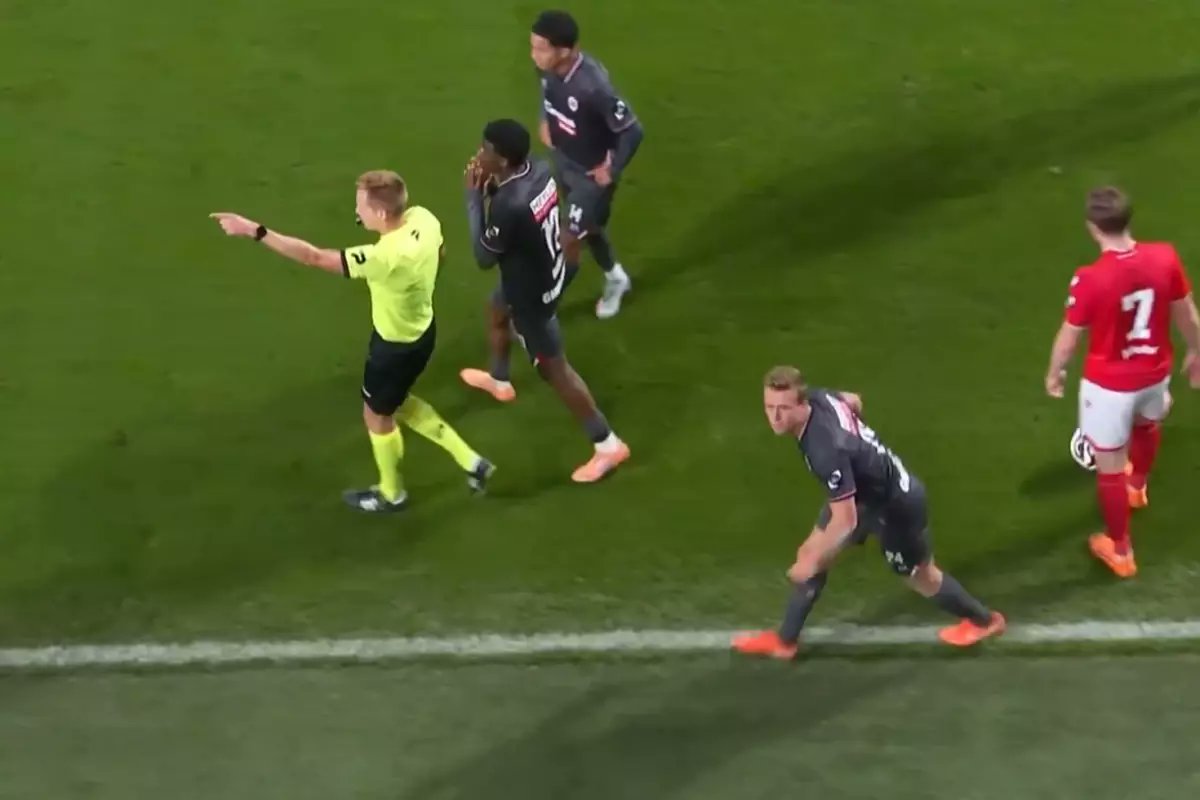 Standard Liege – Antwerp Maçı Tansiyonu ve Olaylar

minthaber.com.tr/standard-liege…